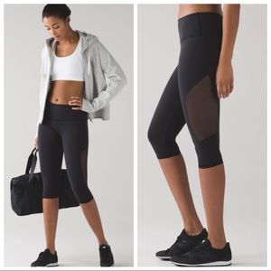 LULULEMON Reveal Crop Leggings